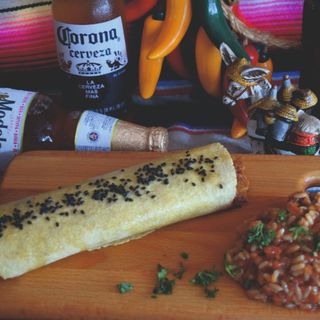 Burrito de Pollo en salsa de mole