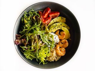 Салат з креветками, кіноа та авокадо (170г)