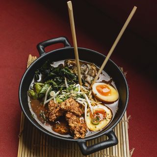 Ramen de pollo frito