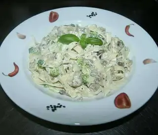 Makaron Tagiatelle z brokułami