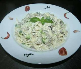 Makaron Tagiatelle z brokułami