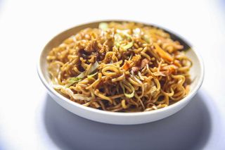 Wok de yakisoba con verduras