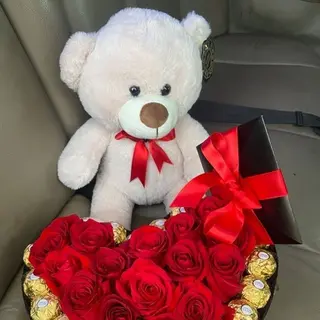 Boite de fleurs + nounours Et chocolat