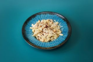 Tagliatelle sa piletinom i lešnikom