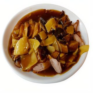 Pato Con Bambú Y Setas Chinas