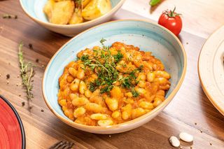 Iahnie de fasole cu bacon si muraturi