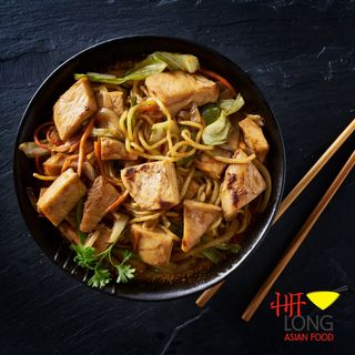 Chiński makaron smażony z wołowiną