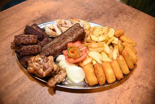 Mesna roštilj plata