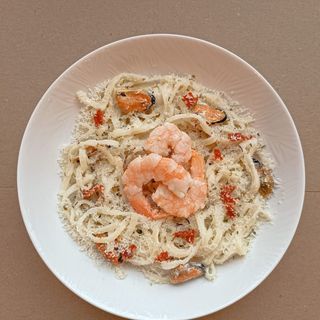 Паста з морепродуктами у вершковому соусі