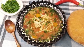 Supă de găină cu tăiței de casă si pătrunjel verde