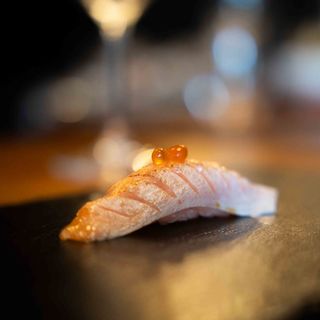 Nigiri de Salmón ventresca aburi