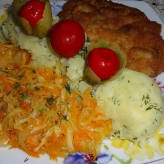 Schabowy olbrzym na cały talerz, ziemniaki, surówka, zupa dnia gratis