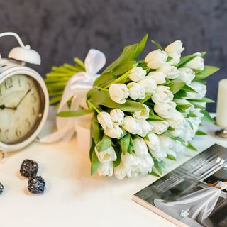 Buchet din 51 lalele albe