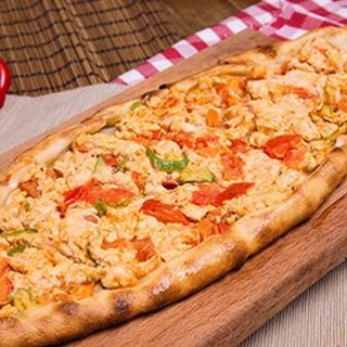 Pizza na turski način sa piletinom - Tavuklu  pide