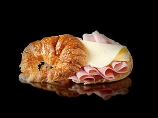Croissant Vienes Jamón Y Queso
