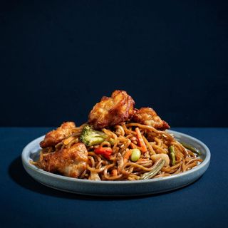 Yakisoba con Pollo Karaage