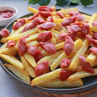 Patatas con salchichas (grande)