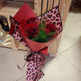 Букет-"Рози страст "