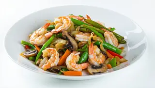 61.Creveti cu legume