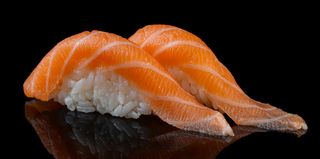 137. Nigiri sake 2 pezzi