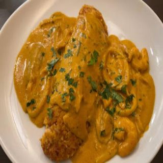 Tacu tacu con salsa de mariscos