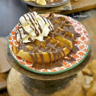 Gofre + Kit Kat + 1 Salsa + Nata