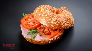 Sandwich bagel prosciutto cotto