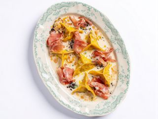 Ravioli z coppa i migdałami