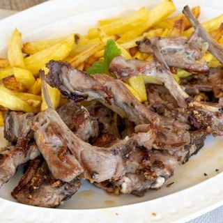 12 Chuletas De Cordero Lechal "RIAZA-Segovia-", Ensalada Y Patatas