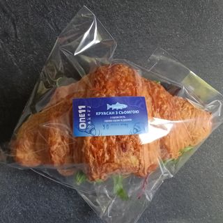 Круасан сьомга манго-лимон