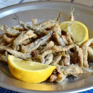 Cuoppo di alici fritte sale e pepe