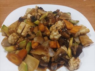 105. Калмари с бамбук и черни гъби (700гр)