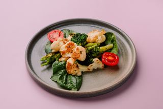 Овощной дуэт с лимонно-чесночным соусом (200г)