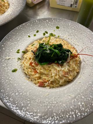 Homar cu orzo pasta