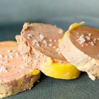 Foie De Pato Casero En Terrina Con Crakers Y Compotas