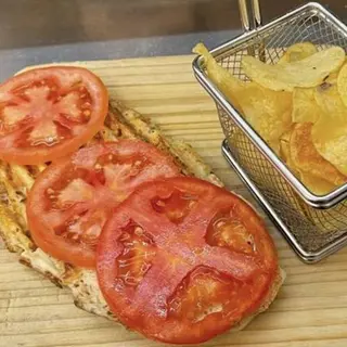 Torrada com azeite e tomate