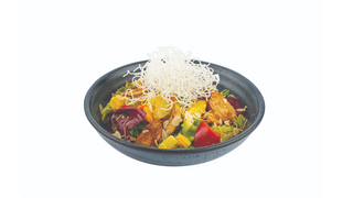 37.Sałata z kurczakiem(250g)