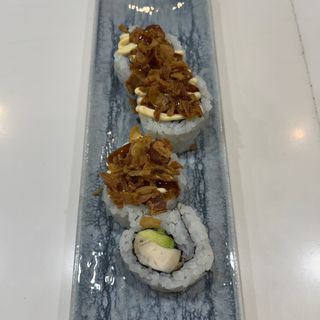 98. Uramaki Crispy Con Pollo Y Aguacate (4 Pzs.)