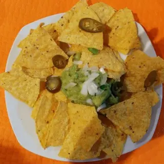 Guacamole Servido con Nachos