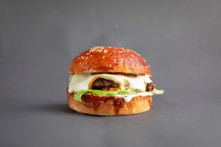 Очень сырный бургер