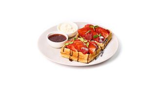 Бельгийские вафли с сезонными ягодами