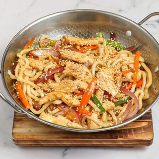Tallarines Udon con Pollo Teriyaki