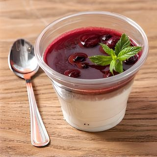 Панна Котта з ягідним соусом