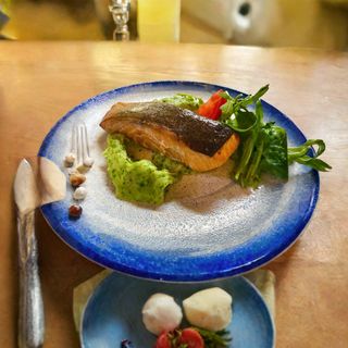 Fileu de somon cu piureu din spanac