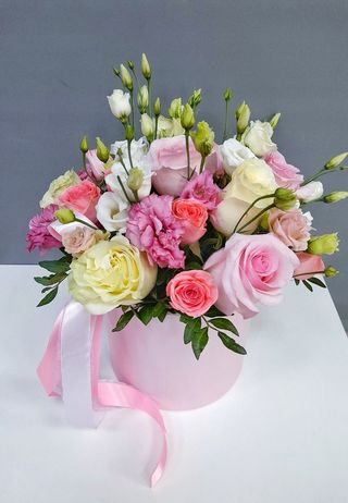 ეუსტომა და ვარდები ყუთში