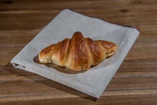 Croissant cu unt