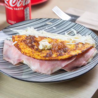 Cachapa Jamón York Y Queso De Mano