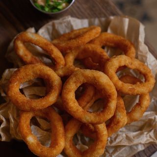 Кальмар у хрусткій паніровці з соусом тар-тар