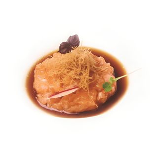 Tartare di salmone e mango con sesamo e salsa