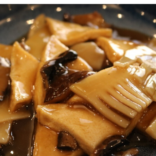 70 Tofu con funghi e bambù